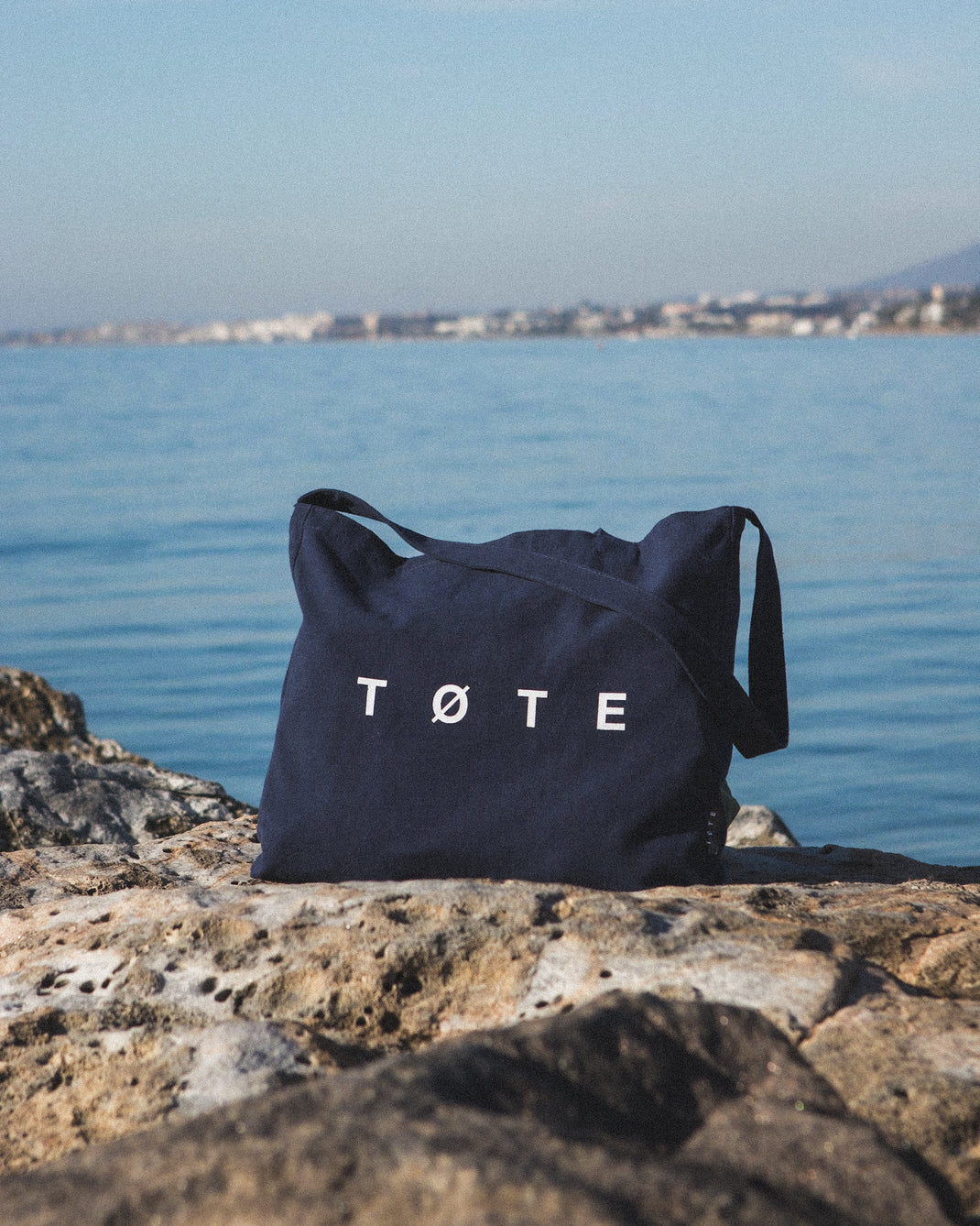 Tote bag with laptop inside