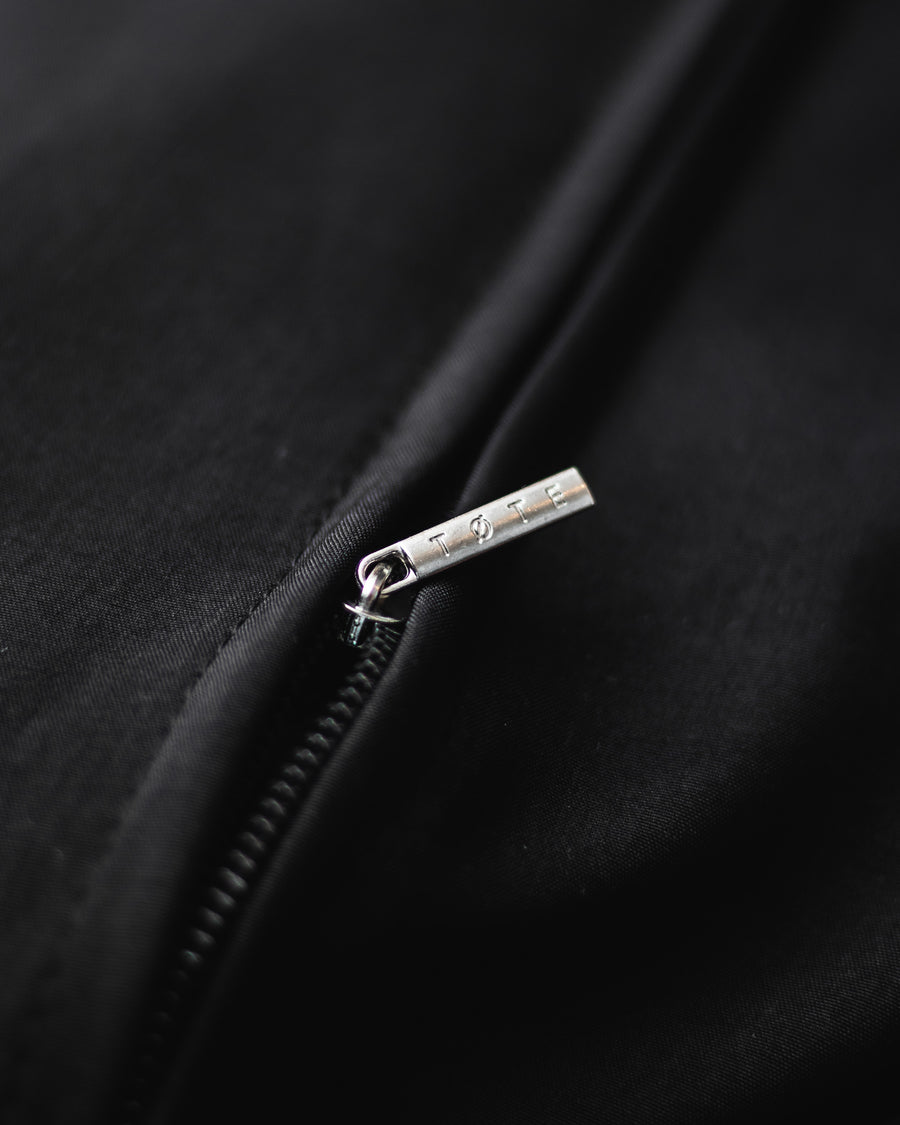 Zipped main compartment