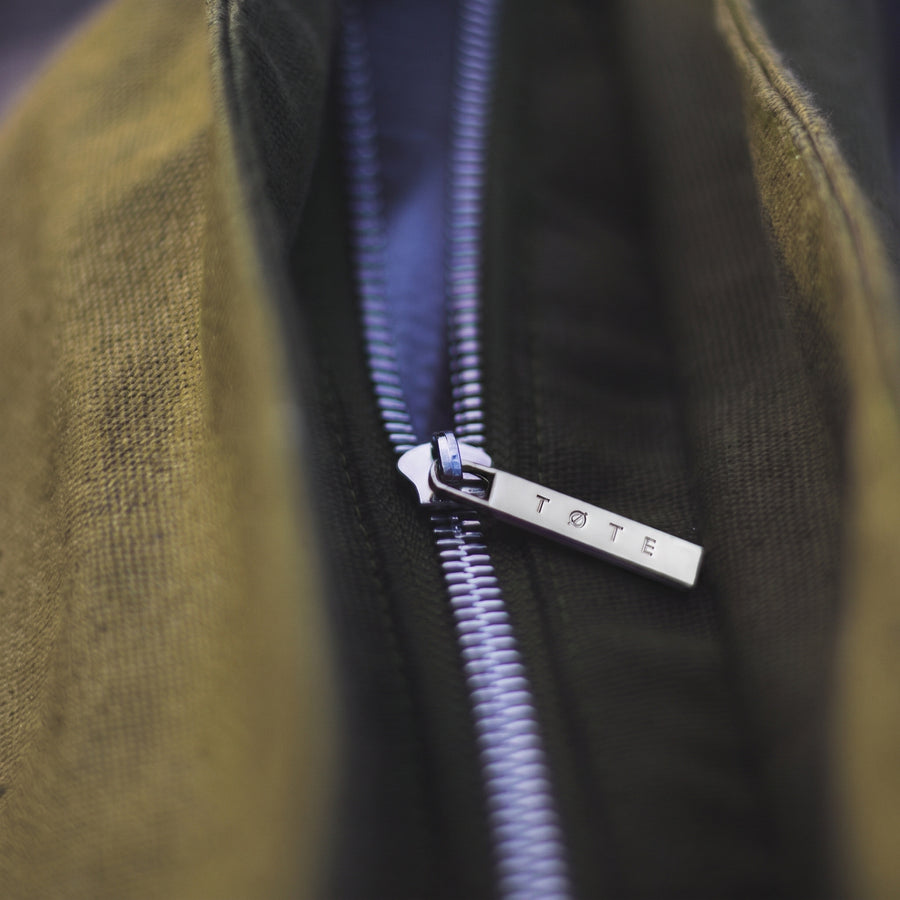 Zipped main compartment